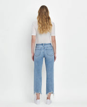 Load image into Gallery viewer, Straight Cropped Jeans
