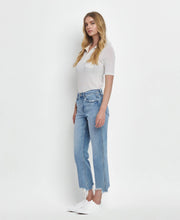 Load image into Gallery viewer, Straight Cropped Jeans
