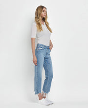 Load image into Gallery viewer, Straight Cropped Jeans
