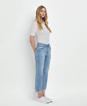 Load image into Gallery viewer, Straight Cropped Jeans
