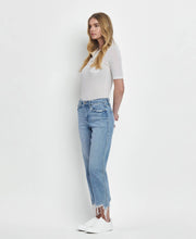 Load image into Gallery viewer, Straight Cropped Jeans
