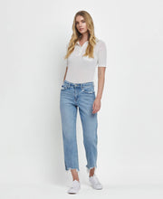 Load image into Gallery viewer, Straight Cropped Jeans
